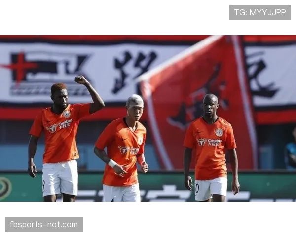 红牌停赛规则是怎样影响球队阵容与战术调整的？