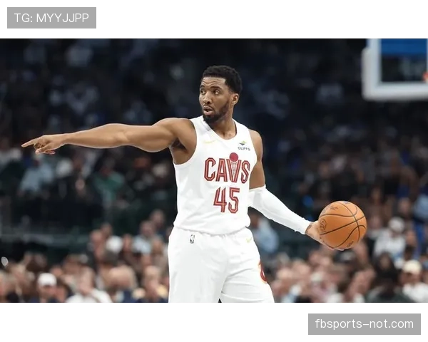 米切尔较上季少单打，挡拆为莫布里造空位提效