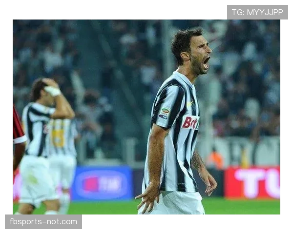 尤文中场一到关键就断，表面运转正常实则连接全无