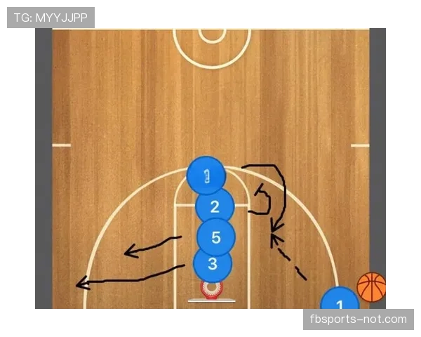 同时出界判定规则解析：双方球员同时触球出界怎么判？